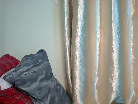 Snapshot of Poisonous_Ivy chatting on January 13, 8:37 pm Poisonous Ivy online show from January 13, 8:37 pm