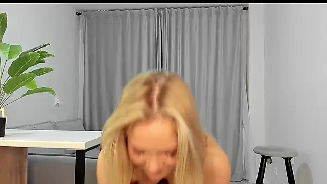 sarahphyllis online show from October 3, 8:06 pm