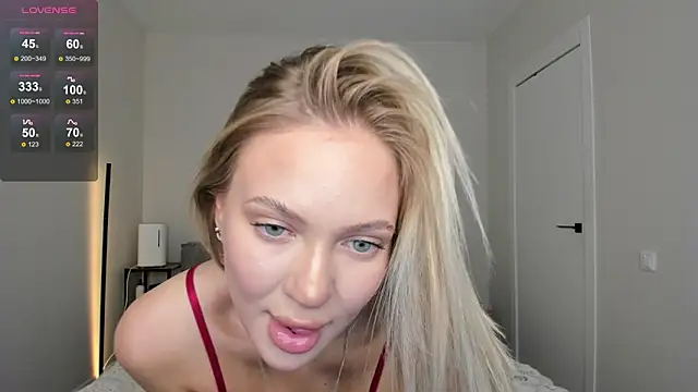 sarahphyllis online show from April 24, 8:55 pm