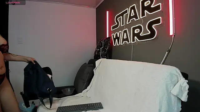 Snapshot of miiss_anna chatting on February 7, 11:01 am miiss anna online show from February 7, 11:01 am