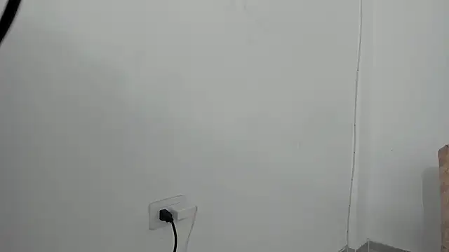 Snapshot of young_liza chatting on February 15, 6:44 pm young liza online show from February 15, 6:44 pm