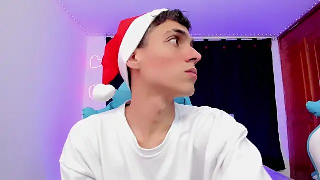 Snapshot of jake_and_joaquin chatting on December 23, 2:35 am jake and joaquin online show from December 23, 2:35 am