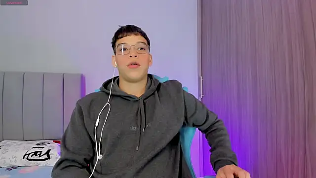 Snapshot of jake_and_joaquin chatting on March 10, 5:33 am jake and joaquin online show from March 10, 5:33 am