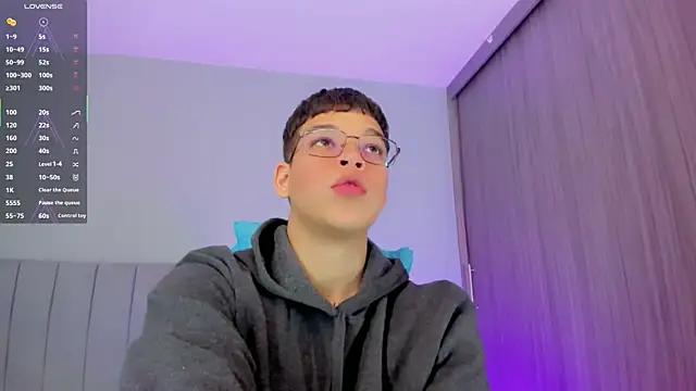 Snapshot of jake_and_joaquin chatting on March 10, 8:37 am jake and joaquin online show from March 10, 8:37 am