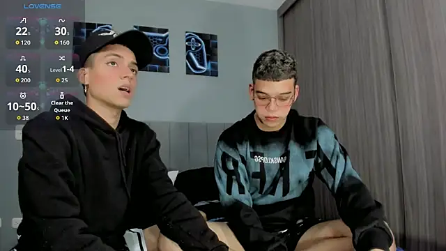 Snapshot of jake_and_joaquin chatting on October 5, 5:50 am jake and joaquin online show from October 5, 5:50 am