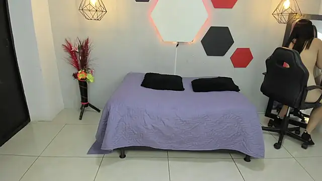 Snapshot of martinaclark chatting on February 2, 8:13 am martinaclark online show from February 2, 8:13 am