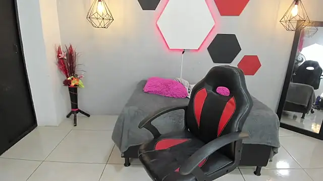 Snapshot of martinaclark chatting on February 4, 3:22 am martinaclark online show from February 4, 3:22 am