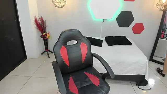 Snapshot of martinaclark chatting on February 9, 3:53 am martinaclark online show from February 9, 3:53 am