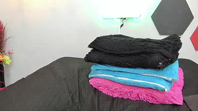 Snapshot of martinaclark chatting on February 12, 7:23 am martinaclark online show from February 12, 7:23 am