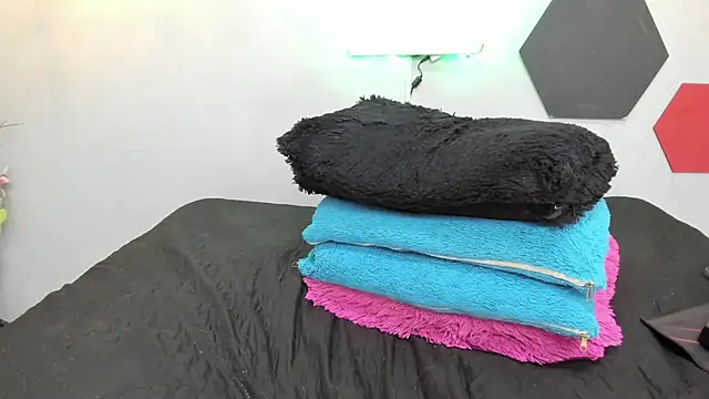 Snapshot of martinaclark chatting on February 12, 10:24 am martinaclark online show from February 12, 10:24 am