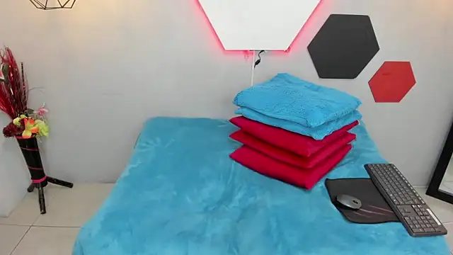 Snapshot of martinaclark chatting on February 16, 5:15 am martinaclark online show from February 16, 5:15 am