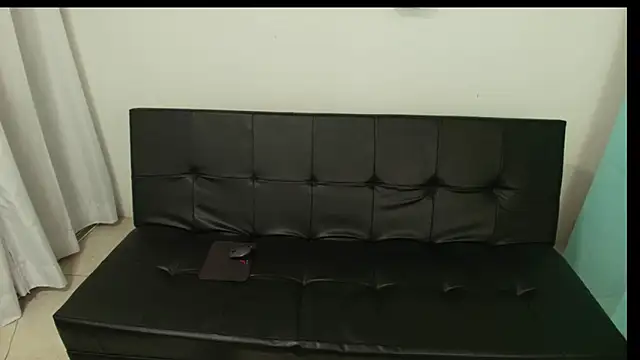 Snapshot of martinaclark chatting on February 27, 12:10 am martinaclark online show from February 27, 12:10 am