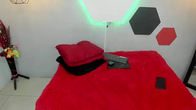 Snapshot of martinaclark chatting on February 27, 9:22 am martinaclark online show from February 27, 9:22 am