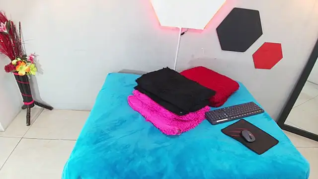 Snapshot of martinaclark chatting on March 21, 9:23 am martinaclark online show from March 21, 9:23 am