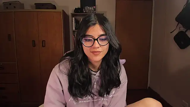 Snapshot of valerie__skyy chatting on January 3, 4:00 am valerie skyy online show from January 3, 4:00 am