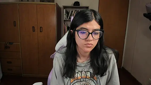 Snapshot of valerie__skyy chatting on January 17, 3:55 am valerie skyy online show from January 17, 3:55 am