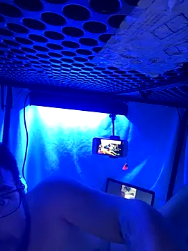 Snapshot of SideGhost chatting on December 2, 9:25 am SideGhost online show from December 2, 9:25 am