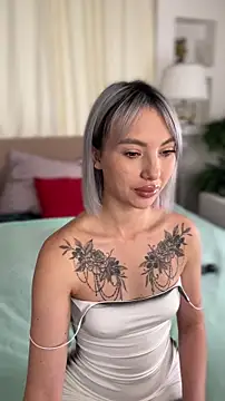 Snapshot of MiaMinx chatting on November 10, 1:59 am MiaMinx online show from November 10, 1:59 am