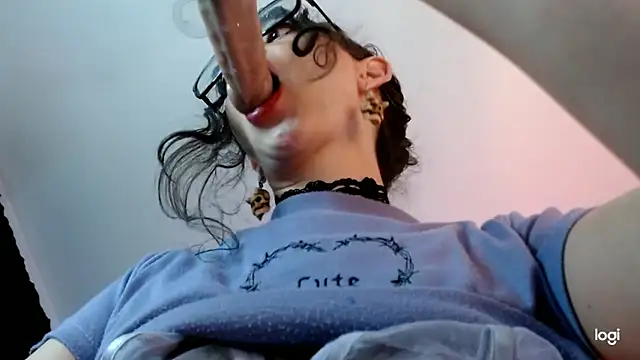 Snapshot of Kizzuky chatting on February 4, 2:49 am Kizzuky online show from February 4, 2:49 am