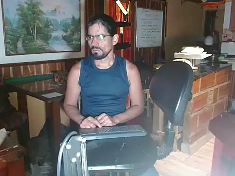 Snapshot of Dr_Pocholate84 chatting on May 15, 11:01 pm Dr Pocholate84 online show from May 15, 11:01 pm