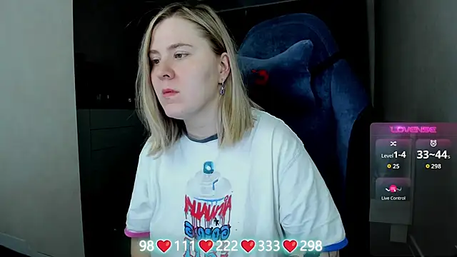 Olivia Munk online show from April 22, 4:04 am