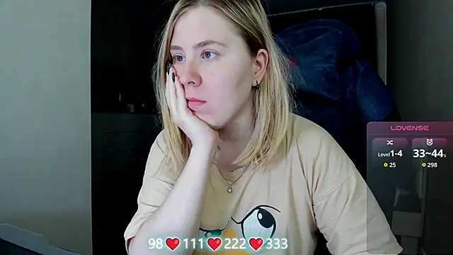 Snapshot of Olivia_Munk chatting on June 14, 7:21 am Olivia Munk online show from June 14, 7:21 am