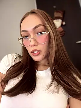 Snapshot of MichelleFerry_ chatting on December 6, 4:14 am MichelleFerry online show from December 6, 4:14 am