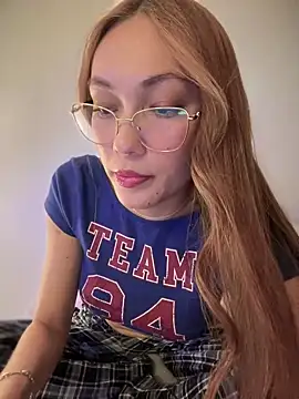 Snapshot of MichelleFerry_ chatting on February 6, 3:06 am MichelleFerry online show from February 6, 3:06 am