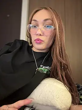 Snapshot of MichelleFerry_ chatting on February 10, 7:47 am MichelleFerry online show from February 10, 7:47 am