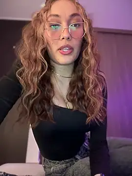 Snapshot of MichelleFerry_ chatting on March 3, 1:42 am MichelleFerry online show from March 3, 1:42 am