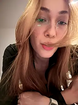 Snapshot of MichelleFerry_ chatting on October 1, 1:44 am MichelleFerry online show from October 1, 1:44 am