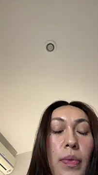 Snapshot of MichelleFerry_ chatting on December 14, 4:29 am MichelleFerry online show from December 14, 4:29 am