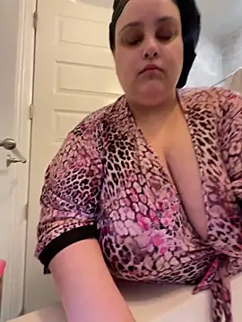 Snapshot of bbwredhead chatting on May 5, 5:48 am bbwredhead online show from May 5, 5:48 am