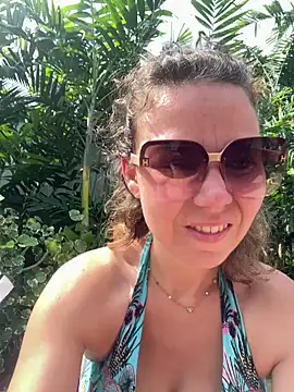 Snapshot of BabyNila chatting on February 13, 3:29 am BabyNila online show from February 13, 3:29 am