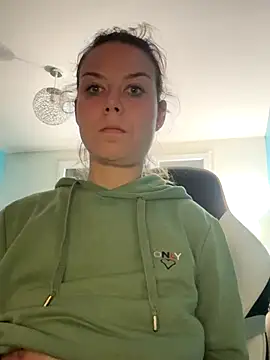 Snapshot of BabyNila chatting on October 17, 7:49 pm BabyNila online show from October 17, 7:49 pm