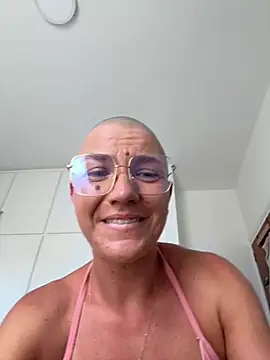 PaulinaSchubert1 online show from May 31, 1:40 pm