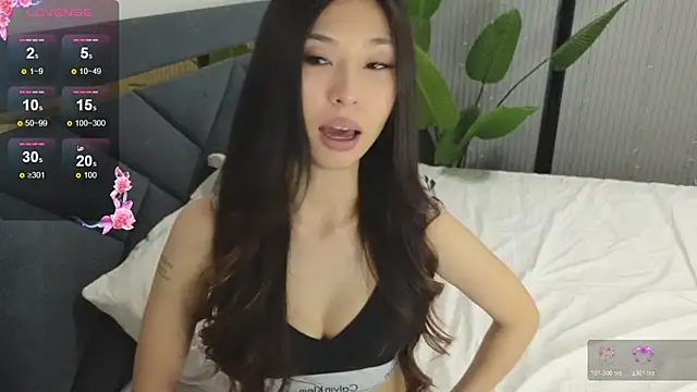 Snapshot of TrishaRey chatting on February 6, 5:45 am TrishaRey online show from February 6, 5:45 am