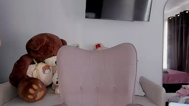 selene king2 online show from April 28, 1:27 pm