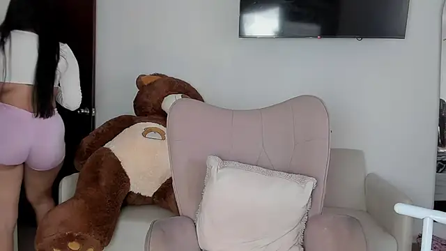 Snapshot of selene_king2 chatting on June 2, 1:24 pm selene king2 online show from June 2, 1:24 pm