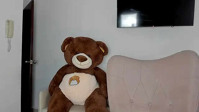 Snapshot of selene_king2 chatting on June 5, 1:17 pm selene king2 online show from June 5, 1:17 pm