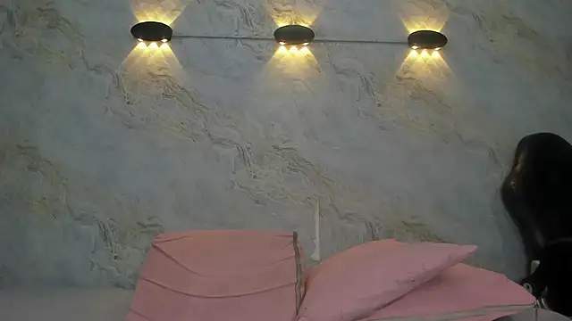 jones maddy  online show from March 15, 12:02 pm