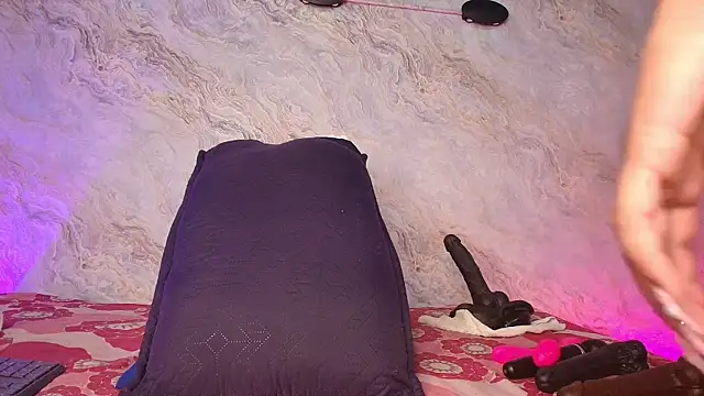 jones maddy  online show from September 13, 12:05 pm