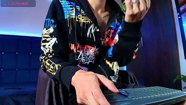 kuzzcoo online show from September 29, 1:05 pm