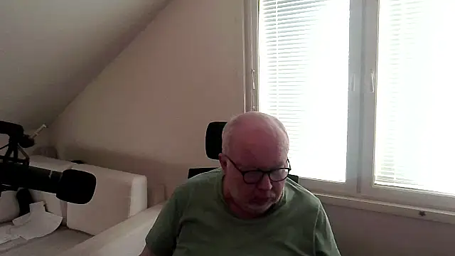 Snapshot of ScrawnyFire chatting on March 6, 12:45 pm ScrawnyFire online show from March 6, 12:45 pm