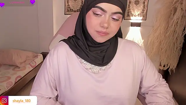 shayla 18 online show from April 24, 10:56 pm