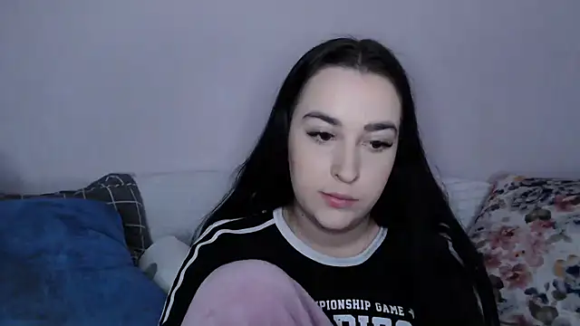 Snapshot of vitalina_freedom chatting on December 6, 10:05 am vitalina freedom online show from December 6, 10:05 am