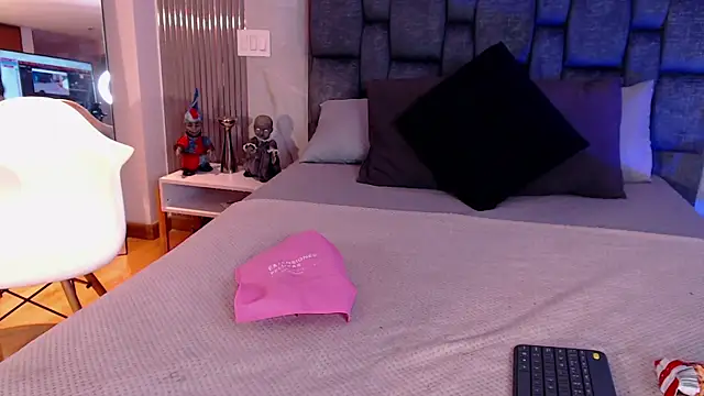 Snapshot of WildyTemping chatting on October 15, 7:36 pm WildyTemping online show from October 15, 7:36 pm