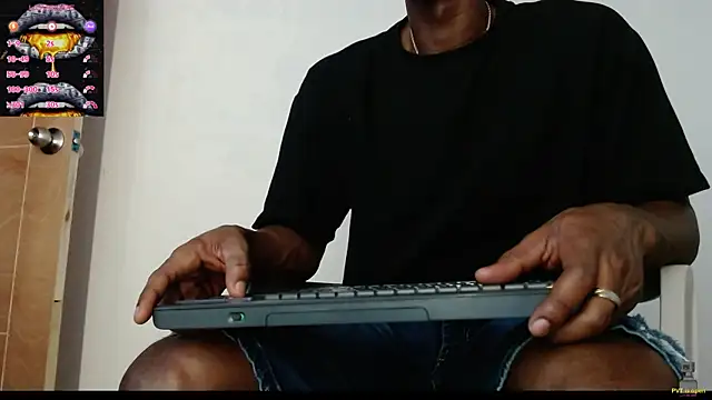 Snapshot of drake_brwon_23 chatting on January 31, 10:21 pm drake brwon 23 online show from January 31, 10:21 pm