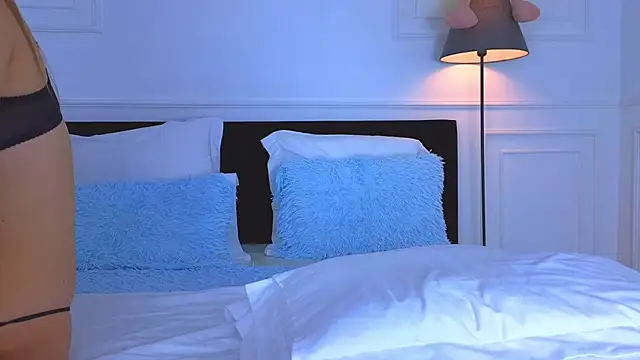 Snapshot of NicoleMarani chatting on December 20, 2:30 am NicoleMarani online show from December 20, 2:30 am