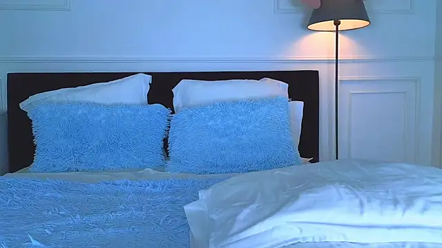 Snapshot of NicoleMarani chatting on February 19, 2:44 am NicoleMarani online show from February 19, 2:44 am